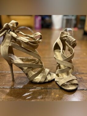 Wild Diva Size 8 Tan Suede Strappy Ankle Tie Heels